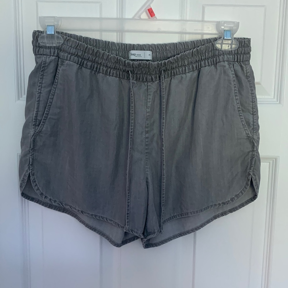 Gap gray shorts